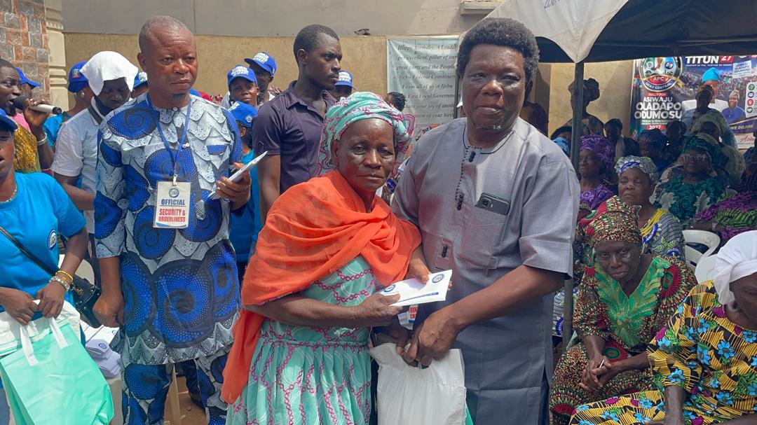 Asiwaju Odumosu Foundation Empowers Over 450 Elderly Women with Food Items and Cash Gifts in Ijebu Central