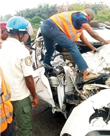 ONE KILLED, FOUR INJURED IN LAGOS-IBADAN EXPRESSWAY CRASH